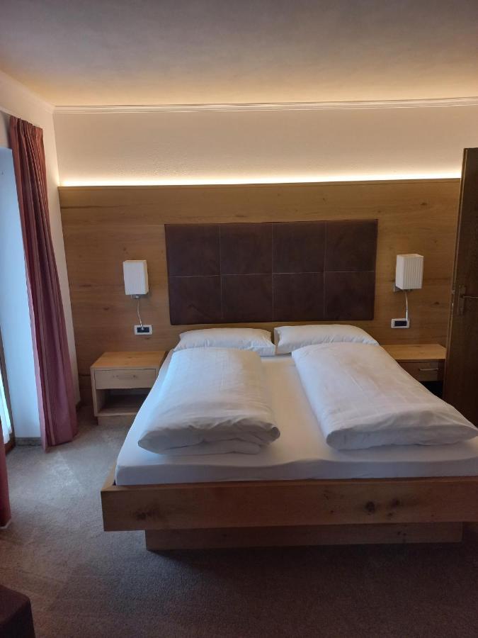 Garni Piz Da L'Ander Hotell Corvara Exteriör bild