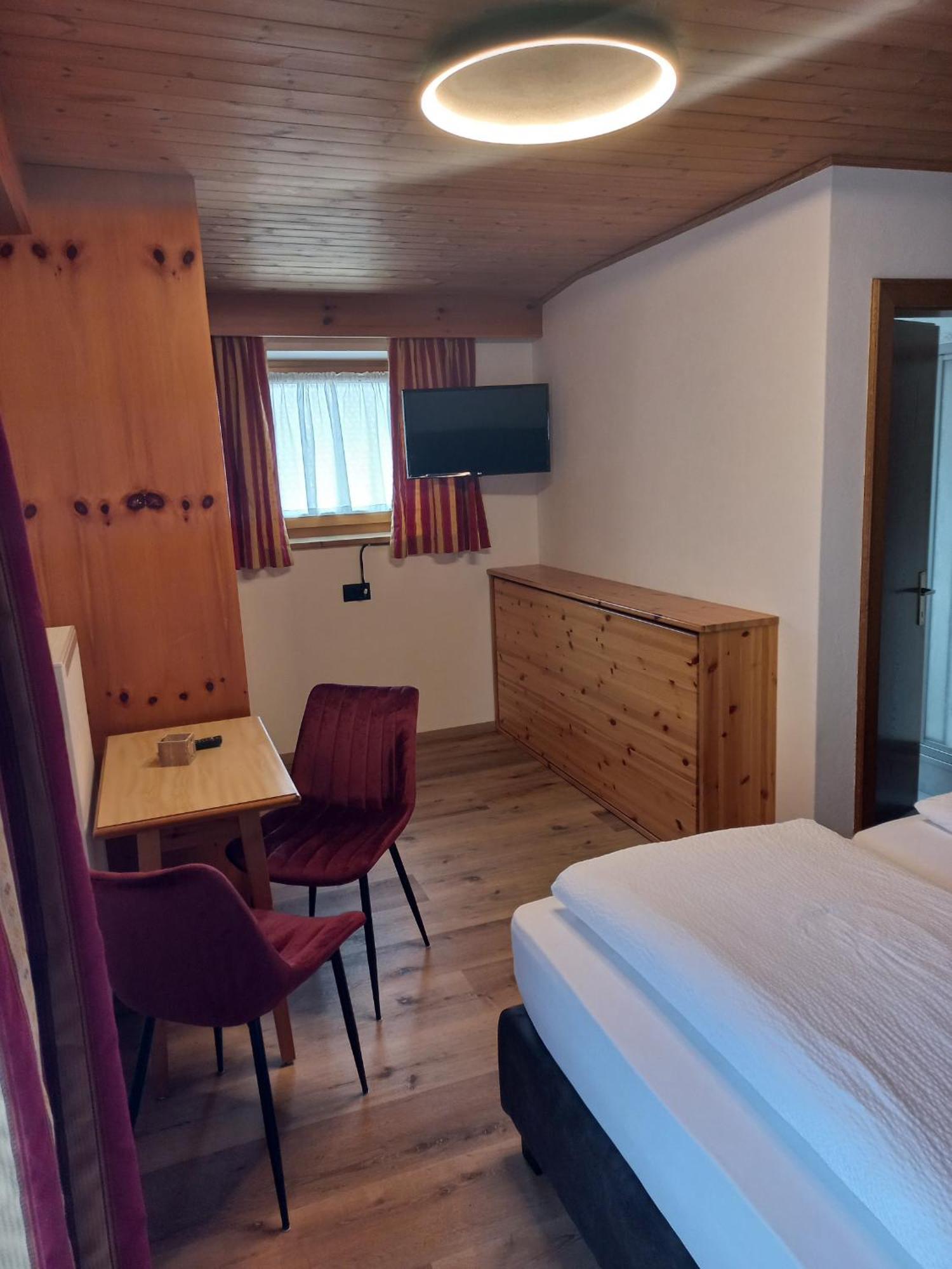 Garni Piz Da L'Ander Hotell Corvara Exteriör bild