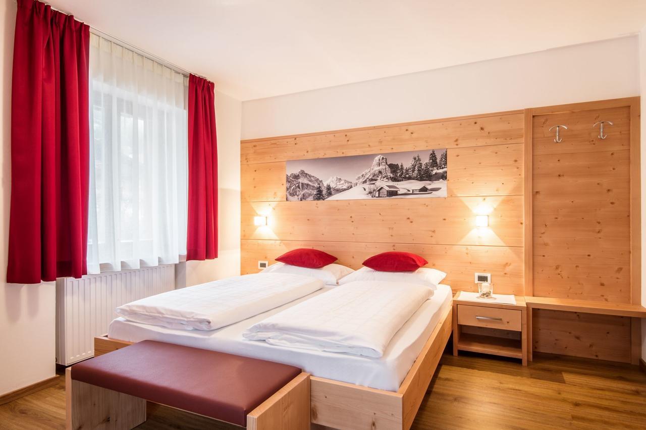 Garni Piz Da L'Ander Hotell Corvara Exteriör bild