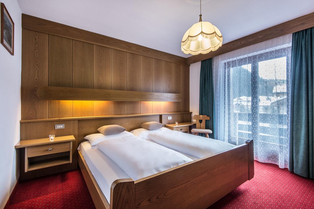 Garni Piz Da L'Ander Hotell Corvara Exteriör bild