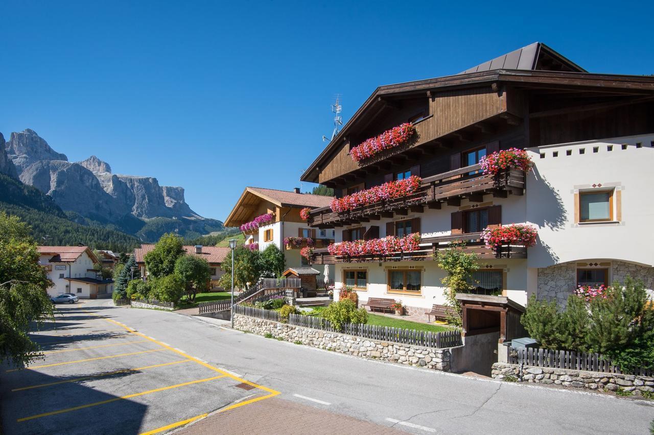 Garni Piz Da L'Ander Hotell Corvara Exteriör bild