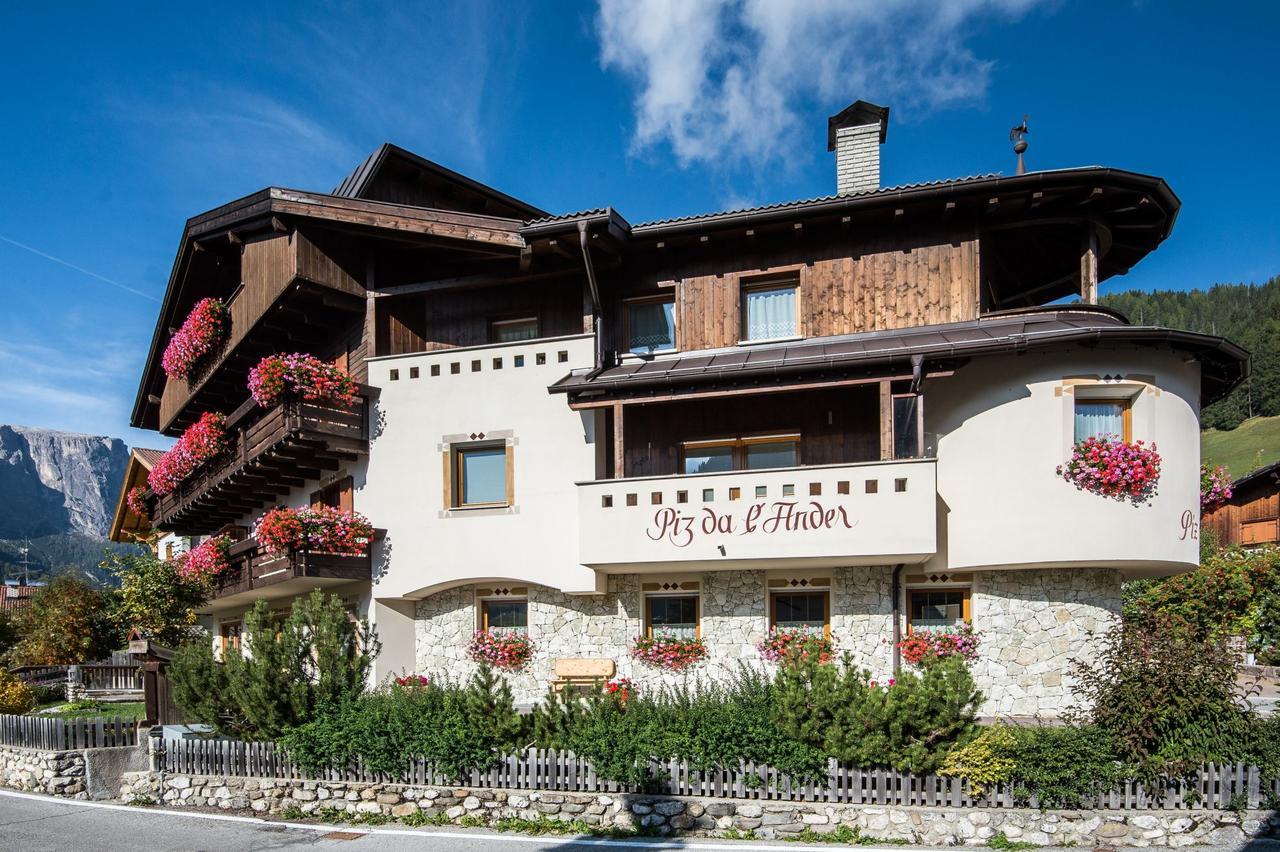 Garni Piz Da L'Ander Hotell Corvara Exteriör bild