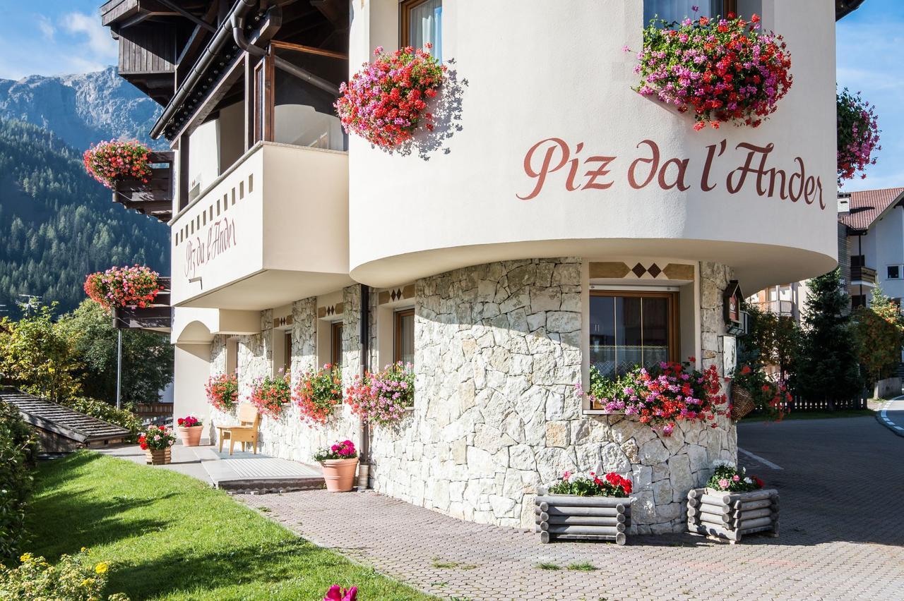 Garni Piz Da L'Ander Hotell Corvara Exteriör bild